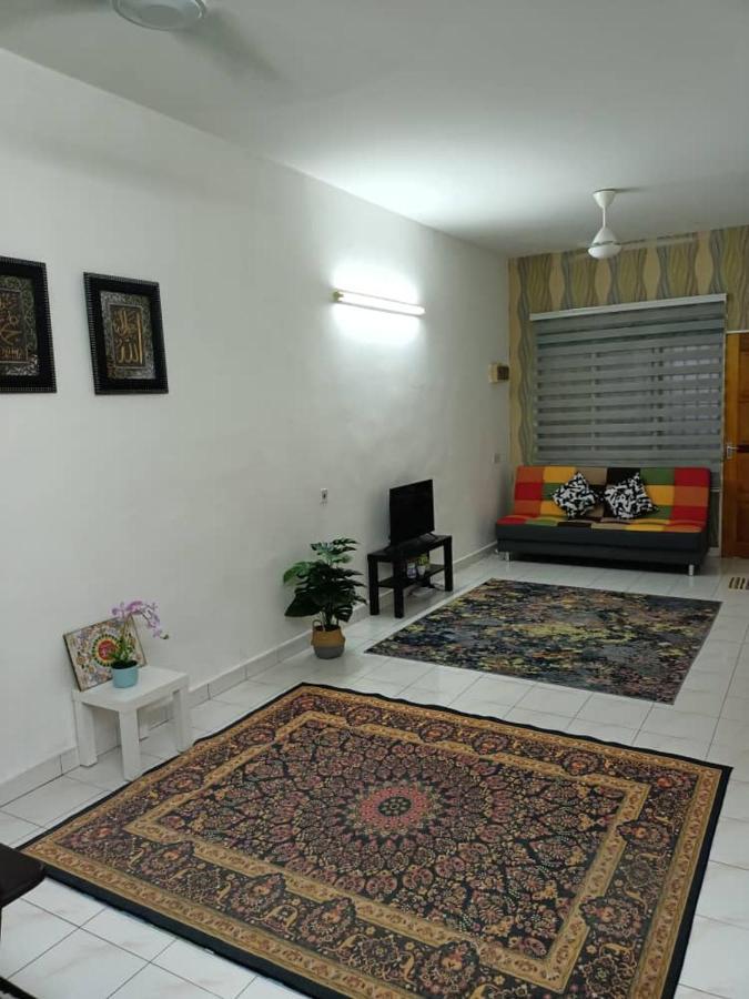 סרי איסקנדר Anggun Homestay מראה חיצוני תמונה