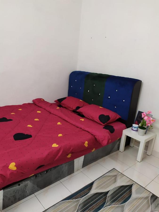 סרי איסקנדר Anggun Homestay מראה חיצוני תמונה